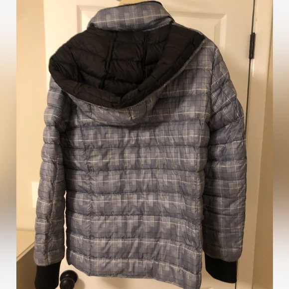 Charlie B puffer jacket gently/barely used with a hood size medium plaid - Picture 4 of 7